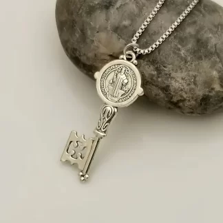 COLLAR LLAVE SAN BENITO AMULETO + CAJA REGALO